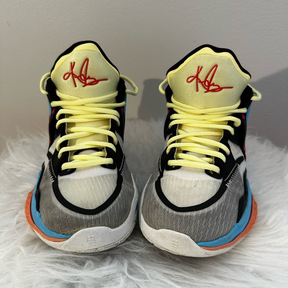 Big Boy’s Nike Kyrie Infinity SE White Citron Tint Baltic Blue